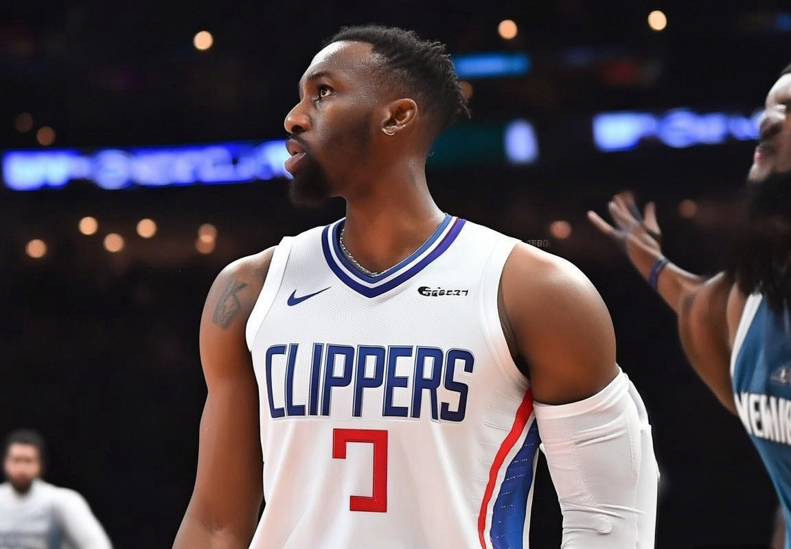 森林狼逆转雄鹿：爱德华兹关键表现与戈贝尔防守统治力引领胜利，对比快船交易小波特凸显阵容构建与季后赛短板